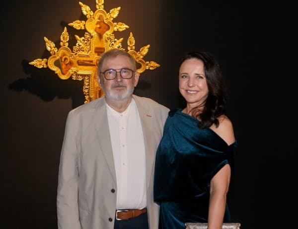 Venetsiya aplodira ikonite na Lili Vladimirova i skulpturite na Krum Damyanov <br/> - v. Standart sas statiya za "Guardians"